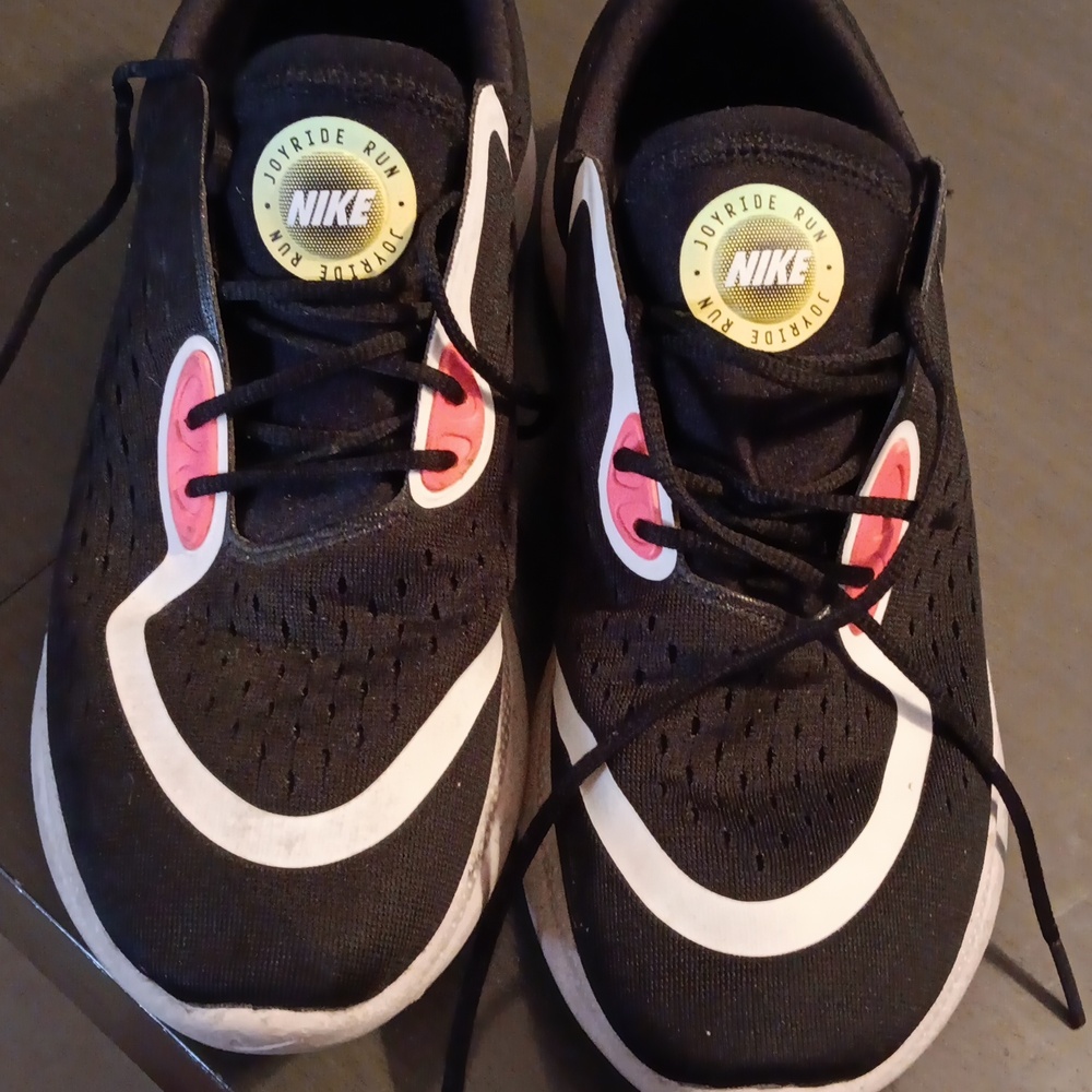 NIKE Joyride Run sneakers size 9 1/2
